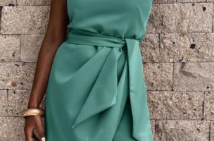 Elegancka sukienka mini na jedno ramię ze skrzyżowaną spódnicą Ireland, mięta