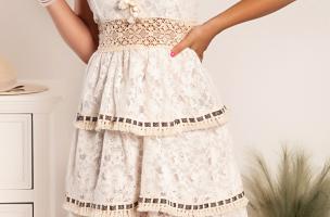 Letnia koronkowa sukienka midi Figina, biała