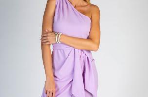 Elegancka mini sukienka na jedno ramię ze skrzyżowaną spódnicą Ireland, liliowa