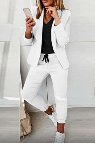 Elegancki monochromatyczny garnitur Estrena w kolorze białym