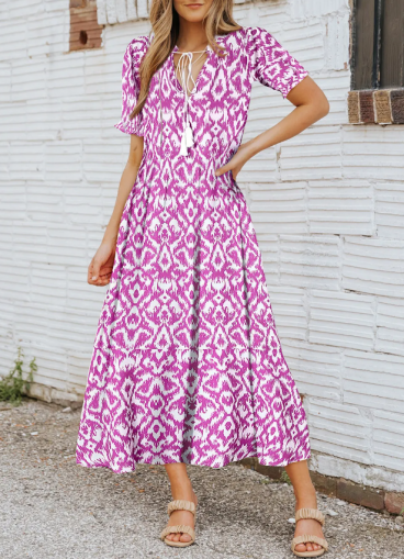 Sukienka maxi z geometrycznym nadrukiem w kolorze różowym