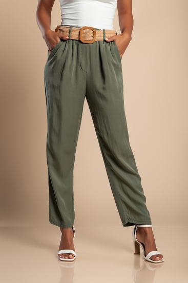 Długie spodnie z ozdobnym paskiem w kolorze oliwkowym