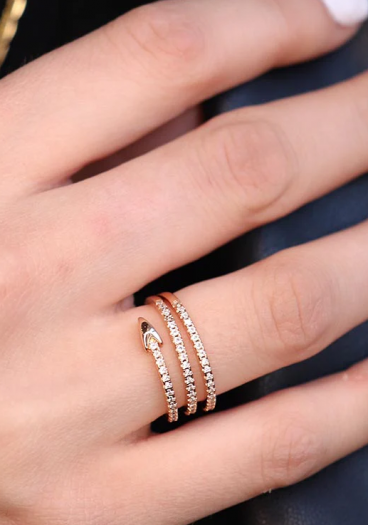 Elegancki pierścionek ART598 w kolorze różowego złota