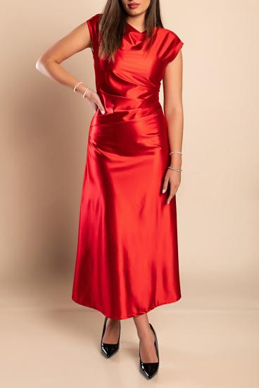 Sukienka midi wykonana z imitacji satyny w kolorze czerwonym