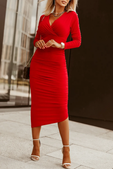 Obcisła sukienka midi w kolorze czerwonym