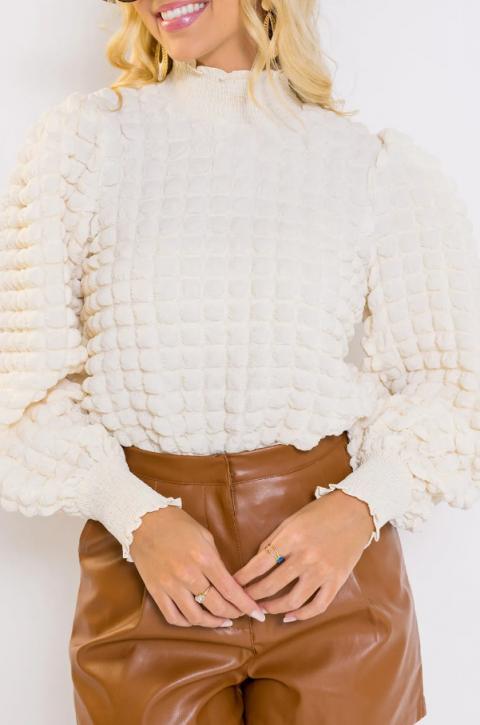 Teksturowany sweter w kolorze białym