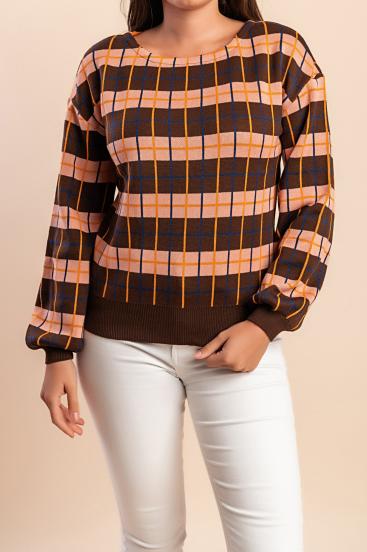 Sweter w kratę, brązowy