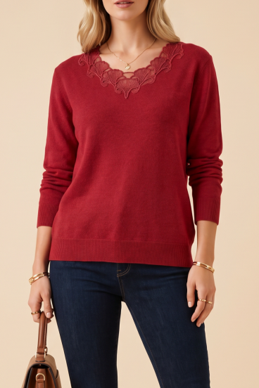 Sweter z haftem, czerwony