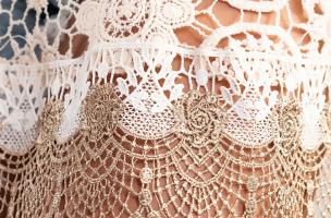 Koronkowa letnia mini sukienka Selfoss, beżowa