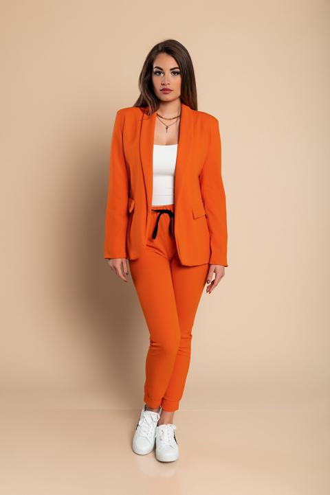 Elegancki monochromatyczny garnitur Estrena w kolorze pomarańczowym